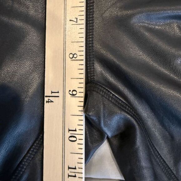 7 For All Mankind Faux Leather Moto Legging Pants Black Textured Front Size XS - Picture 9 of 11